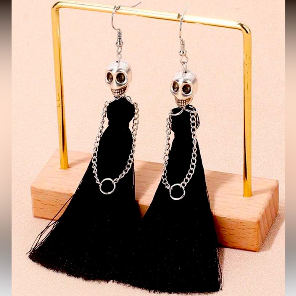 💀😬💀 SCARY❗️ HALLOWEEN HUMANOID SKULL BLACK TASSEL EARRINGS❗️ UNIQUE❗️